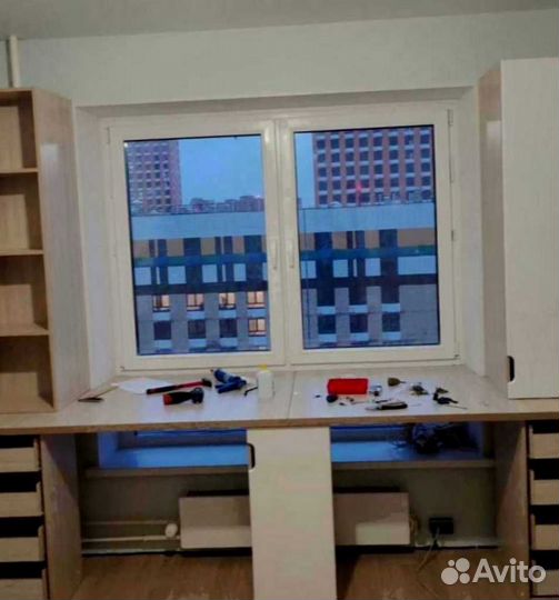 Рабочая зона в углу у окна