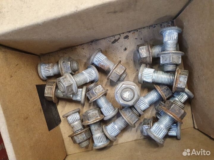 Шпильки болты гайки Polaris sportsman, отправка