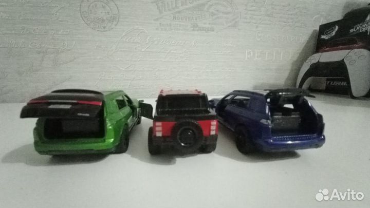 3 машинок и скейт в подарок