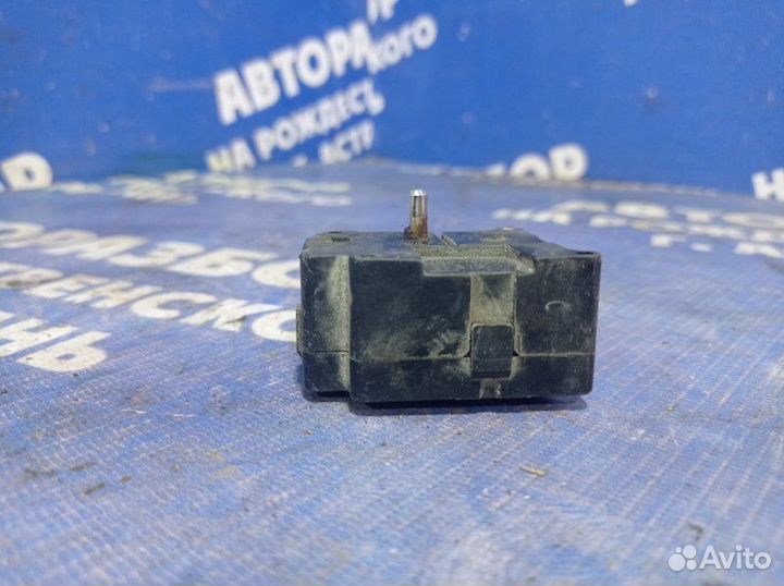 Моторчик заслонок отопителя Audi A8 седан ABZ 1996