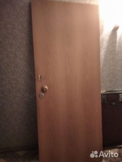 Дверь входная деревянная