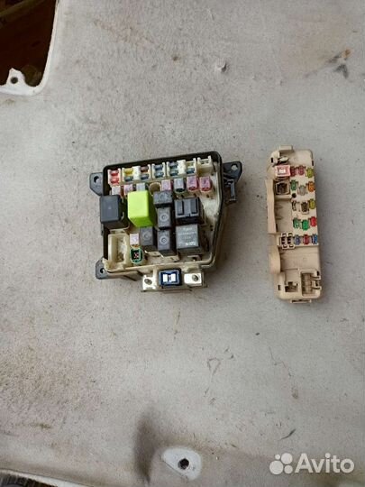 Блок предохранителей Mazda familia bj