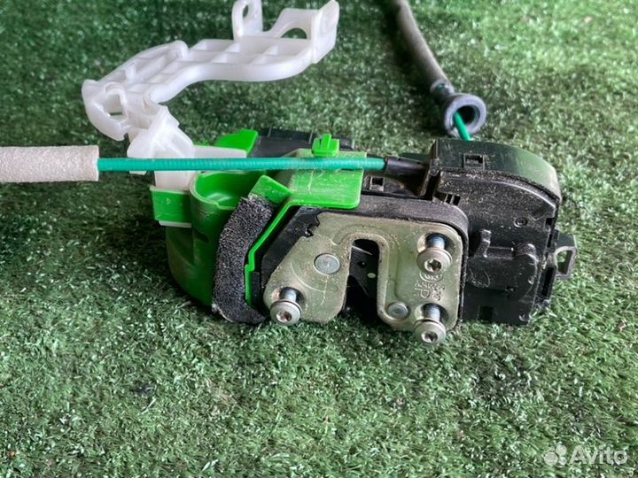 Замок двери передний правый Hyundai I40