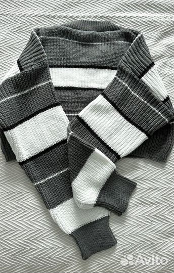 Свитер в полоску женский