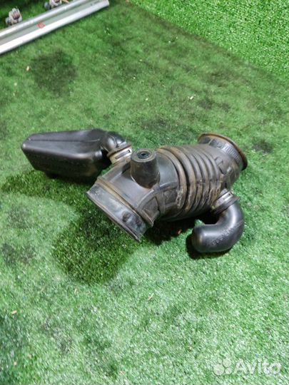 Патрубок воздушного фильтра Nissan 2.0 Mr20De