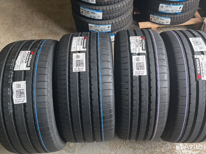 Yokohama Advan Sport V105S 245/40 R19 и 275/35 R19 96Y