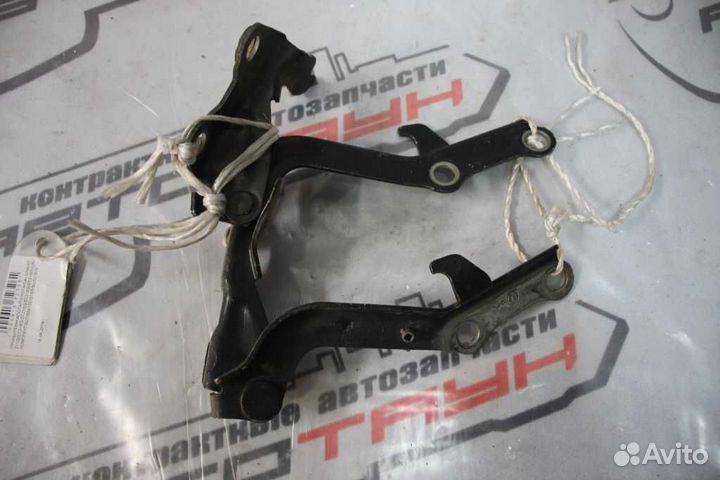 Кронштейн капота toyota caldina AT211G CT216G ST21