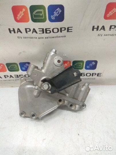 Кронштейн опоры Toyota Camry 3.5