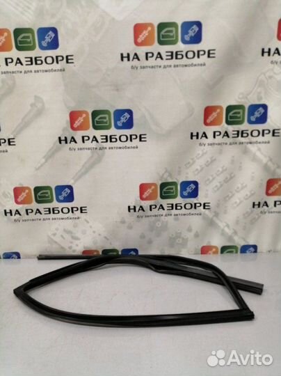 Уплотнительная резинка стекла двери задняя левая