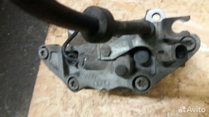 Суппорт тормозной переднй правый Audi A6 C6 06-12г