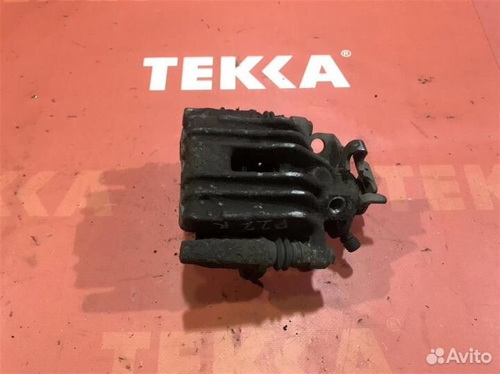 Суппорт задний правый Фольксваген Гольф 4