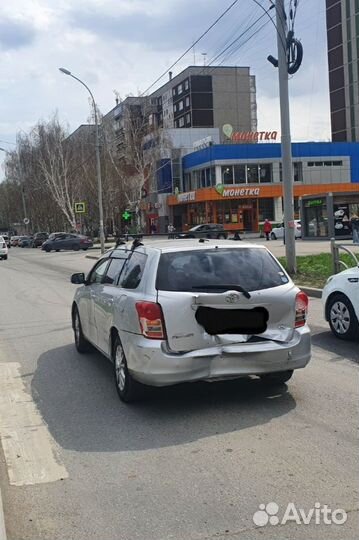 Toyota Corolla Fielder 1.5 CVT, 2010, битый, 500 000 км