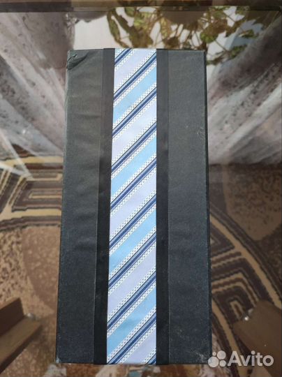 Галстук, зажим, платок и запонки