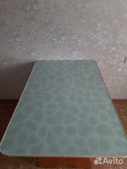 Кухонный стол