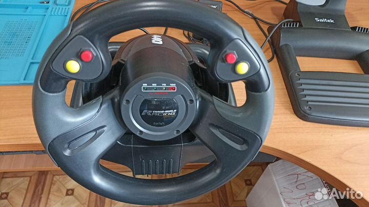 Игровой руль с педалями Saitek R440