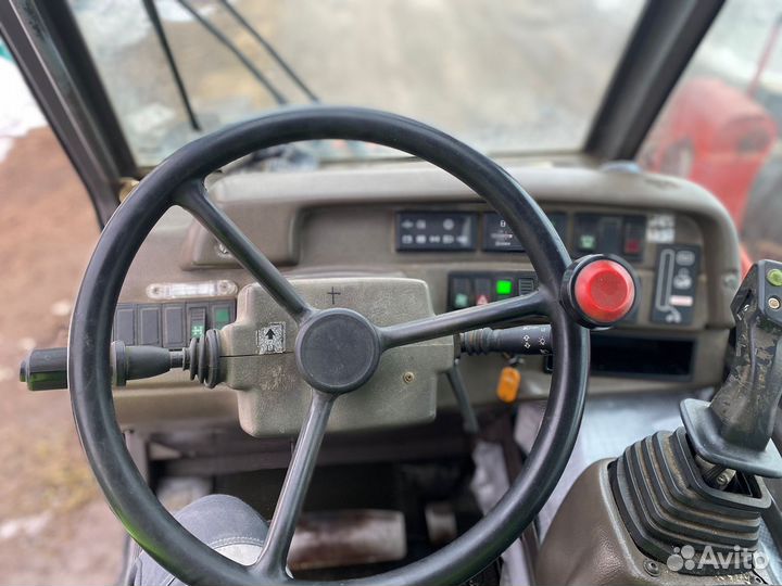 Телескопический погрузчик manitou