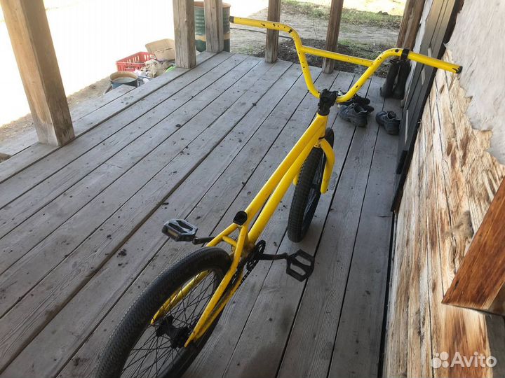 Желтый BMX