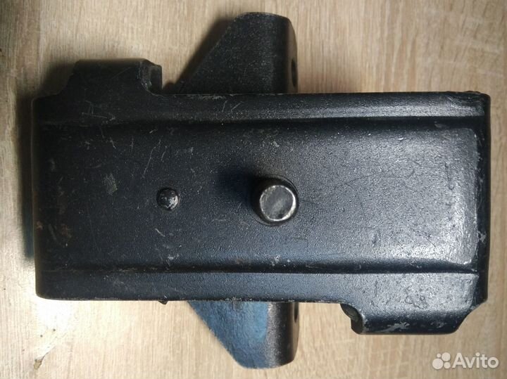 Опоры двигателя новые 6VD1 sohc Isuzu пара DEA