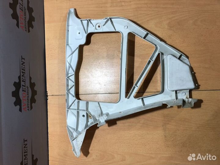 Кронштейн заднего бампера левый Ford Focus 2 седан