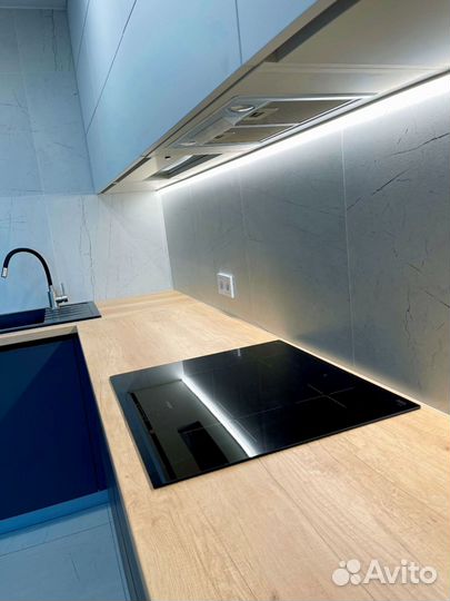 В потолок кухня на заказ