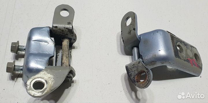 Петли задней левой двери Toyota Corolla 120