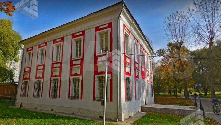 Целиком Здание 304 м², в центре парка