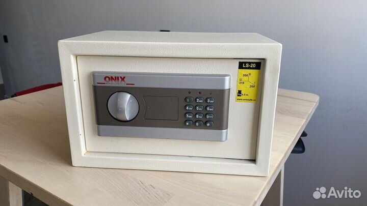 Сейф металлический