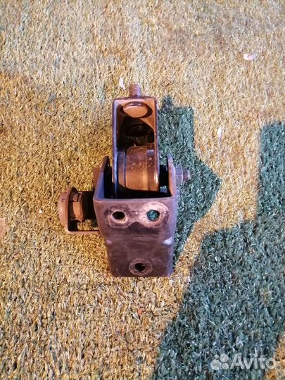 Опора двигателя (подушка двс) передняя B25D-39-050