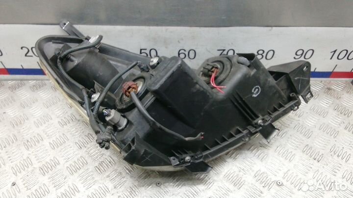 Фара Toyota Corolla Verso (2001-2009)