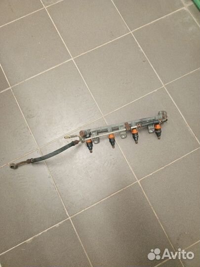 Топливная рейка рампа Kia Clarus ll 2.0 133 л.с