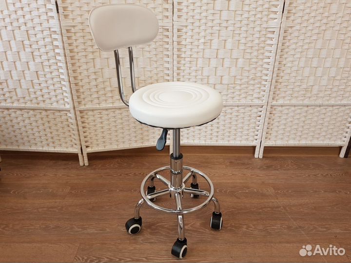 Стул мастера со спинкой белый