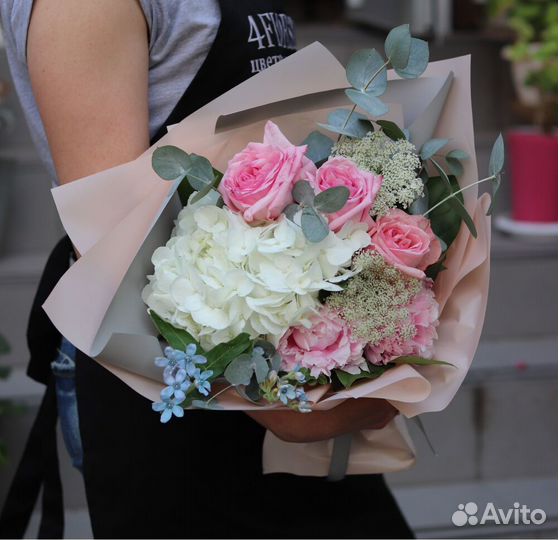 Цветы и букеты в подарок. Доставка в Москве и мо