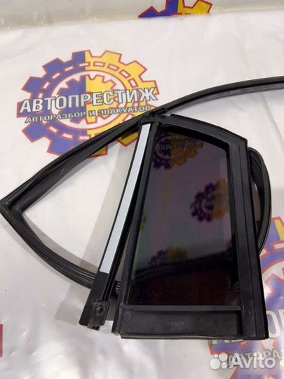 Форточка задняя правая Kia Rio X-line