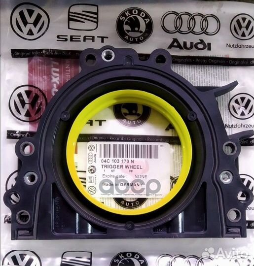 Сальник коленвала задний с крышкой 04C103170N VAG