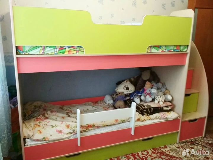 Двухъярусная кровать
