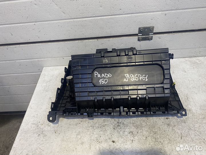 Toyota Land Cruiser Prado c 2009 - Бардачок