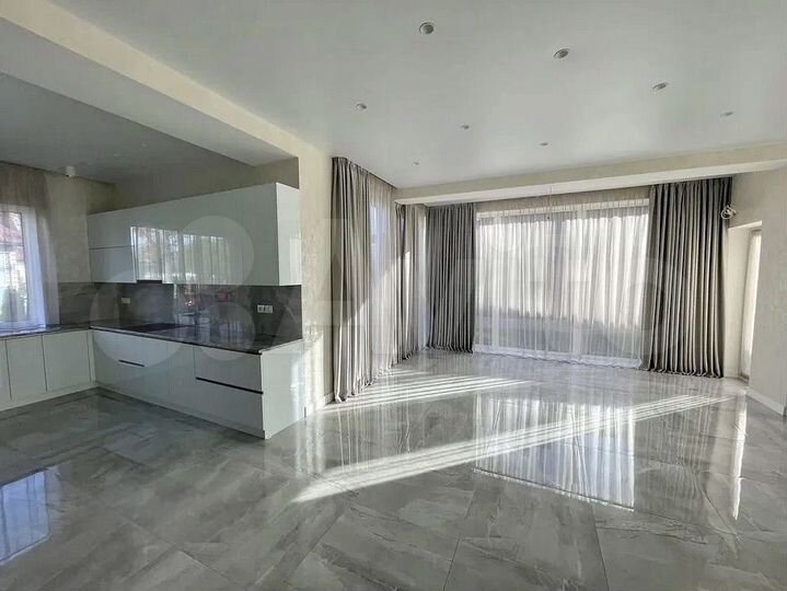 Дом 180 м² на участке 6 сот.