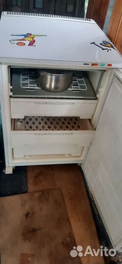 Маленький Морозильник бу Бирюса)