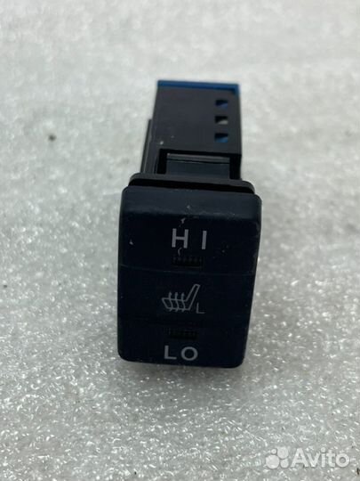 Кнопка подогрева сидений Toyota Corolla E180/E181