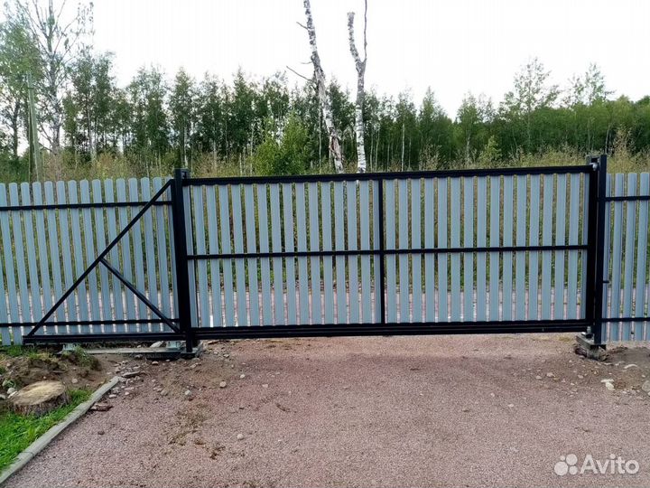 Забор из штакетника для дома