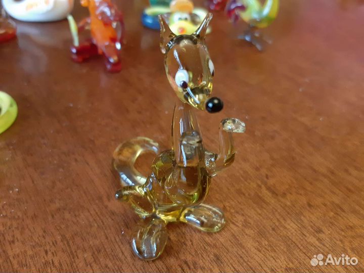 Фигурки из цветного стекла