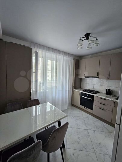 2-к. квартира, 64 м², 10/15 эт.