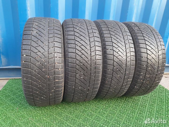 Continental ContiVikingContact 6 235/55 R17 121T