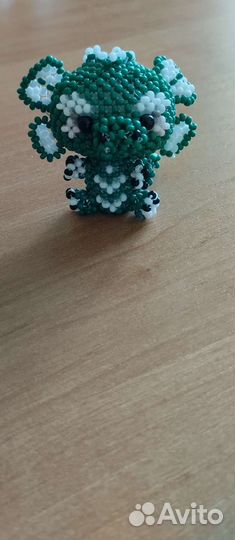 Объемные брелки-фигурки из бисера