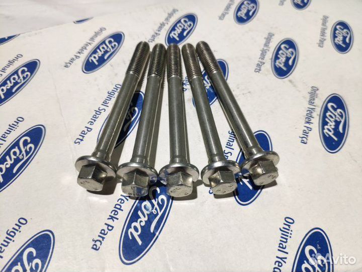 Болт нижней плиты блока Ford Transit