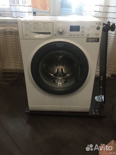 Стиральная машина Hotpoint-Ariston на 7кг