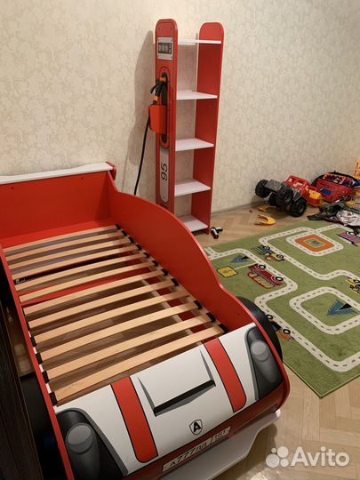 Детская кровать машина