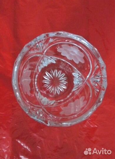 Хрустальный красивый салатник