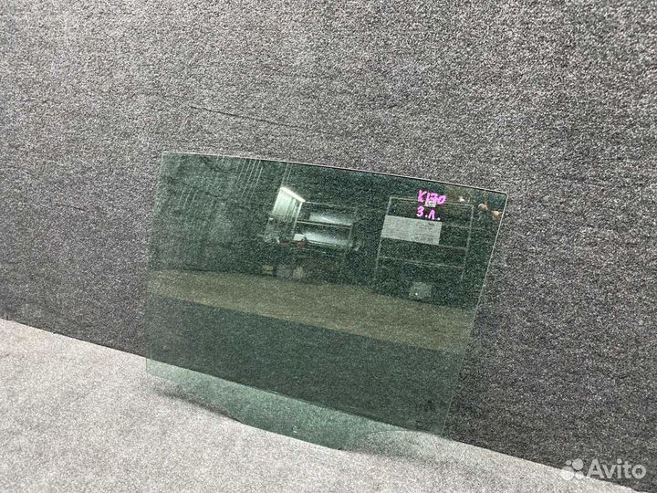 Стекло двери заднее левое Volkswagen Golf 6 1.6