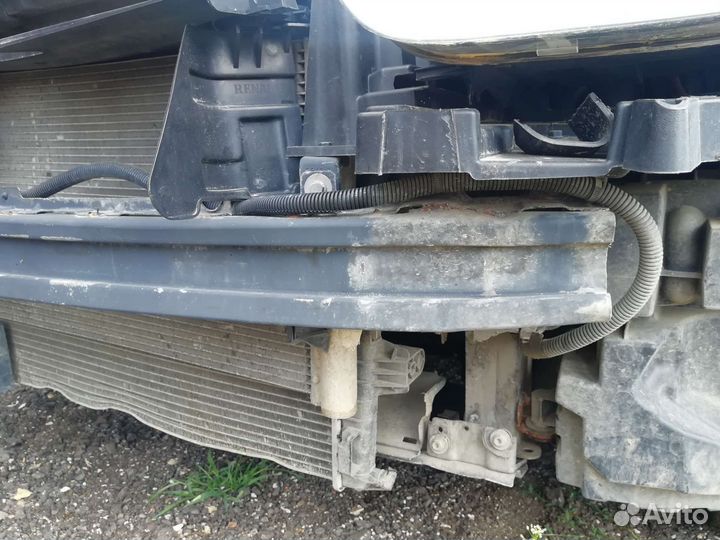 Усилитель бампера передний Renault Fluence megane